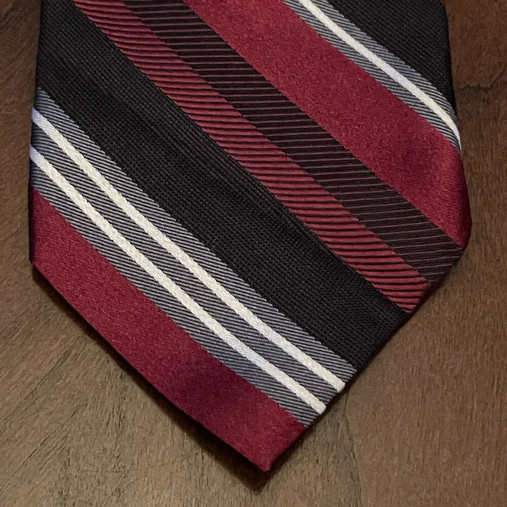 Ryan Seacrest Burgundy Black 100% Silk Men’s Neck Tie Made In China